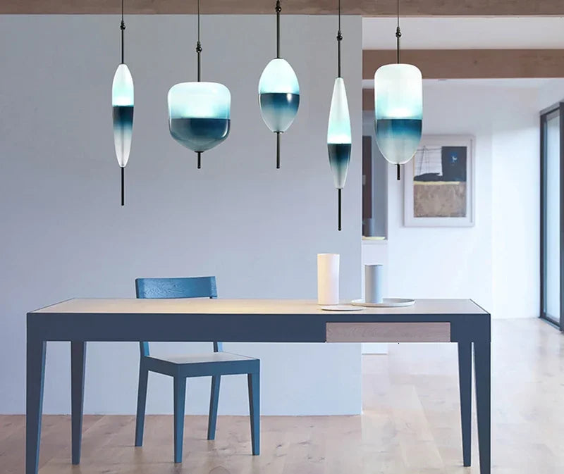 FLOW[T] S3 pendant light above dining table