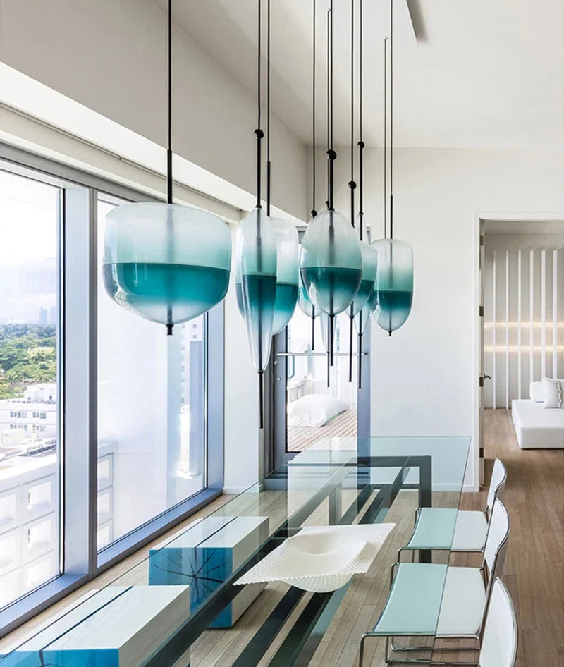 FLOW[T] S3 glass suspension light in modern living room