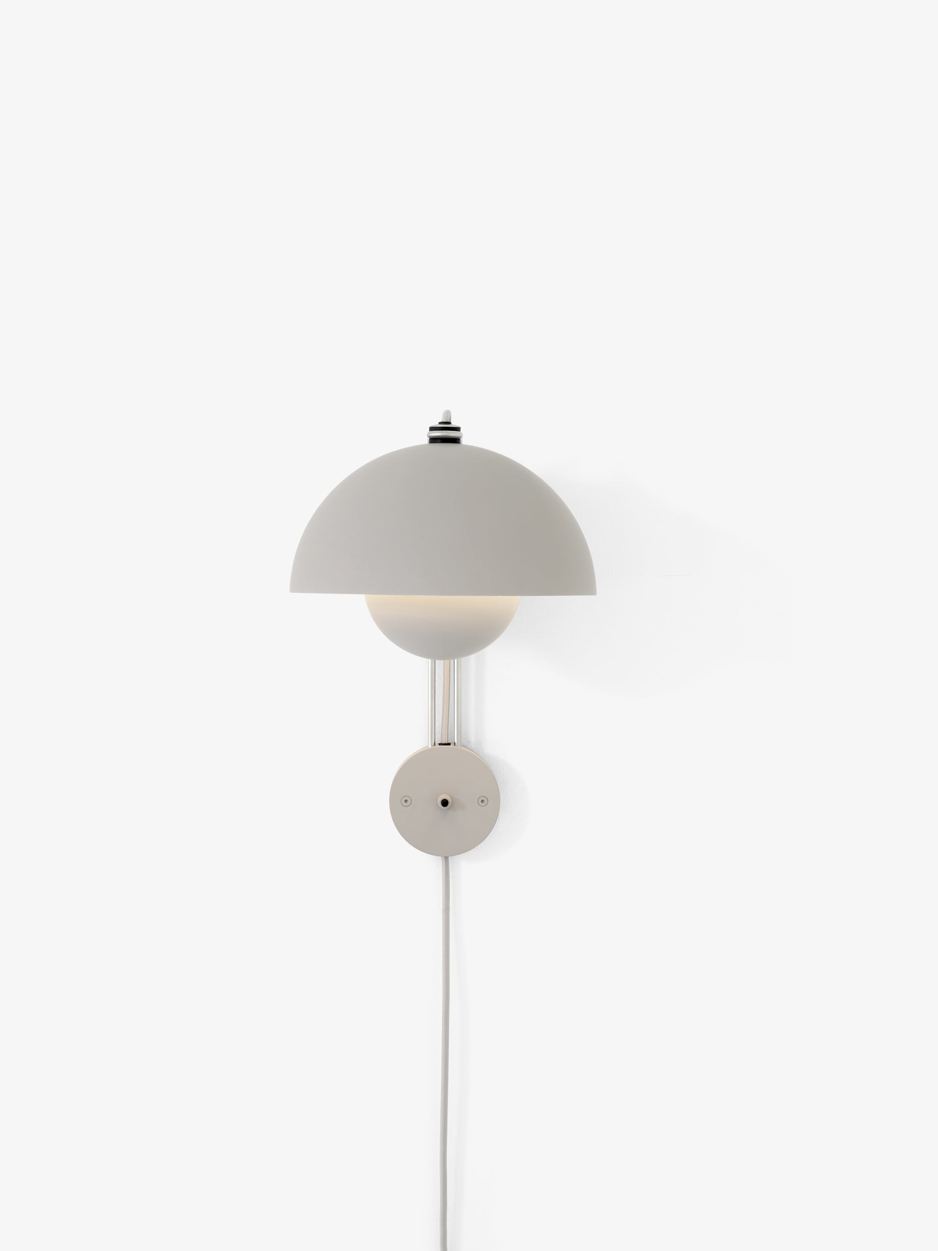 Flower Pot VP8 Wall Light &Tradition