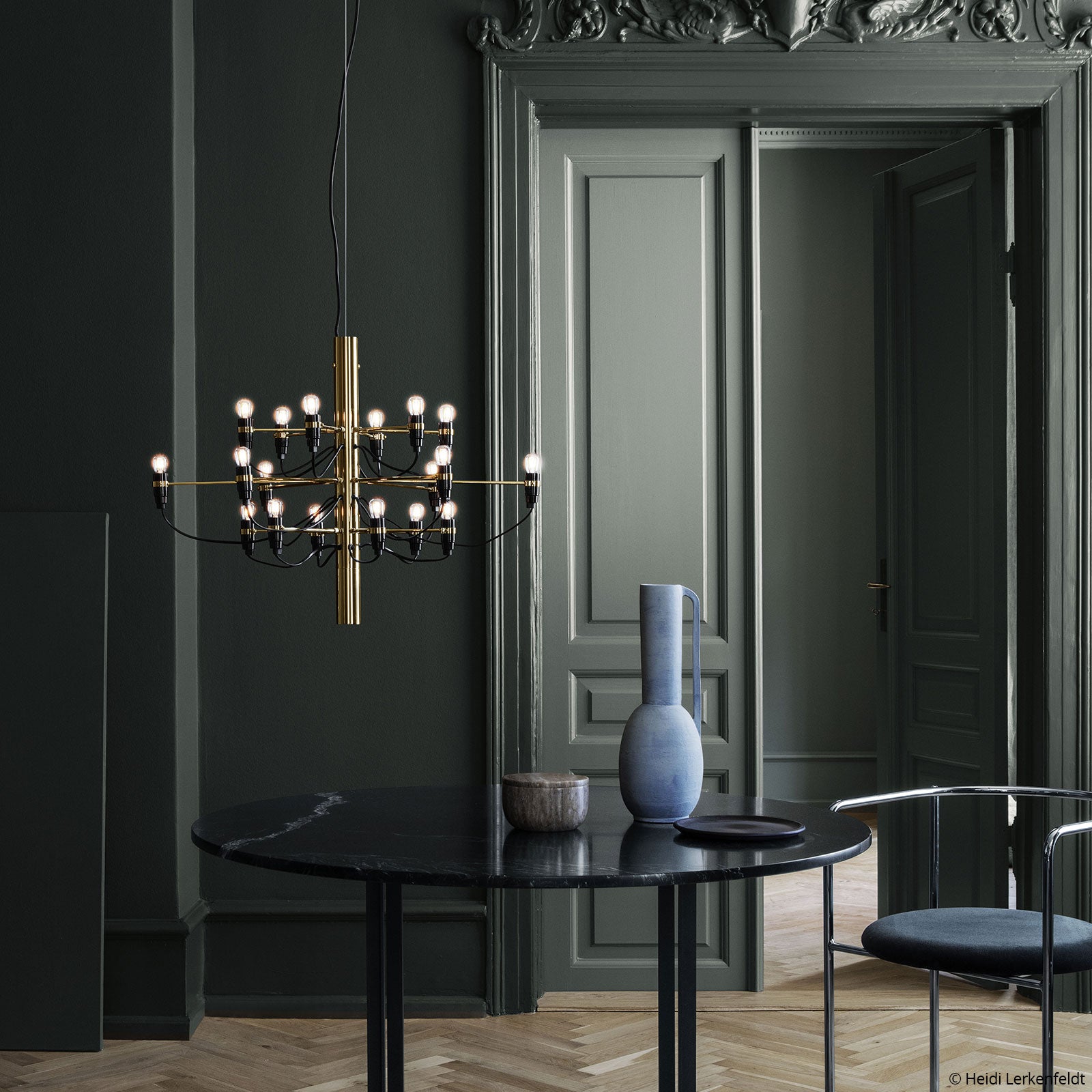 Model 2097 Sarfatti chandelier above dining table